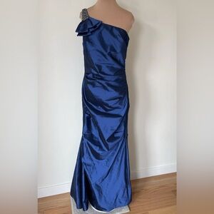 Latrice Bryn Mawr Navy One Shoulder Ruched Formal Gown NWT 10 $175